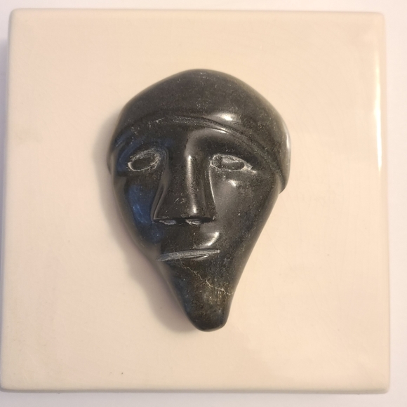 Eskimo Art stylized carved Stone Head - Picture 2 of 10